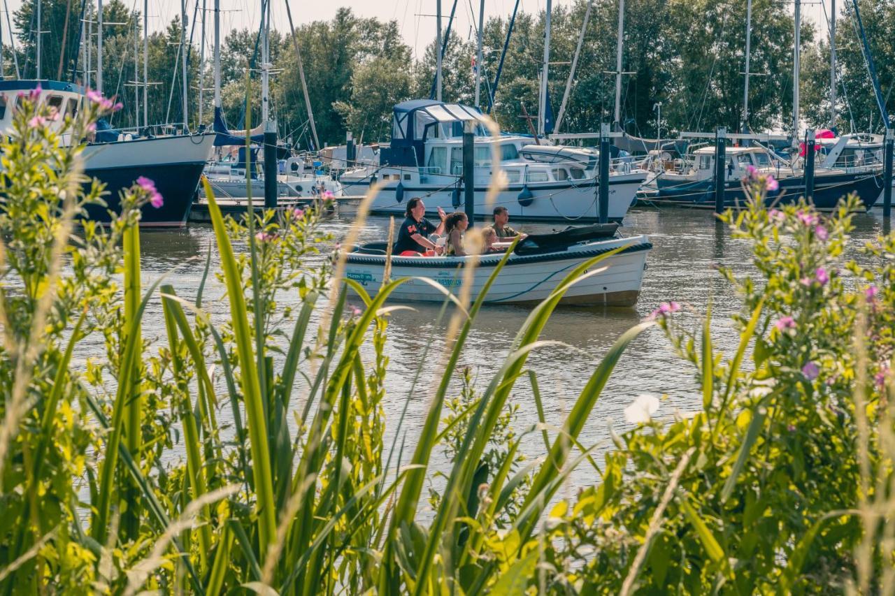 Отель Europarcs De Biesbosch Willemsdorp Экстерьер фото