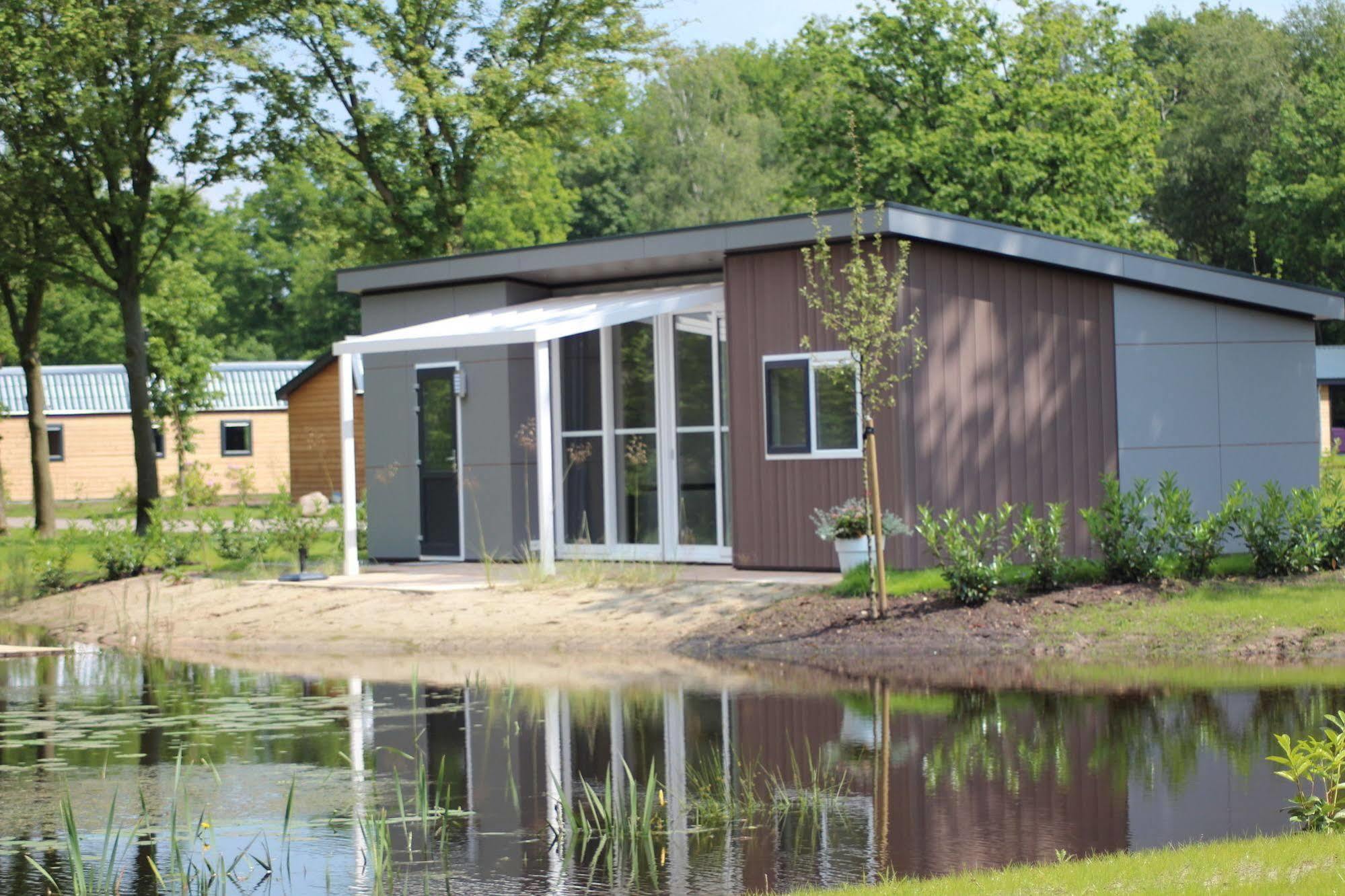Отель Europarcs De Biesbosch Willemsdorp Экстерьер фото